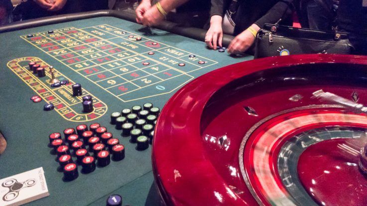 پاکستان میں Lucky Slots کا آن لائن کیسینو سیکشن کھولیں۔